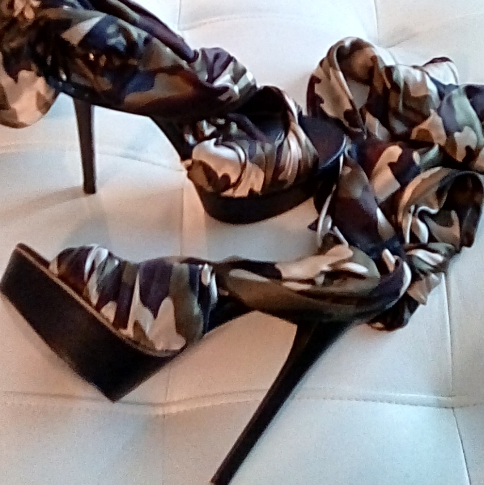 Bebe Camo Silk heel Sandal 7